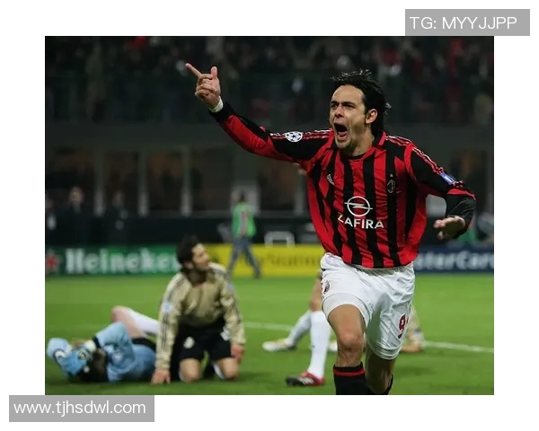 聚焦足球明星独特穿搭风格揭示场内外魅力与个性之道